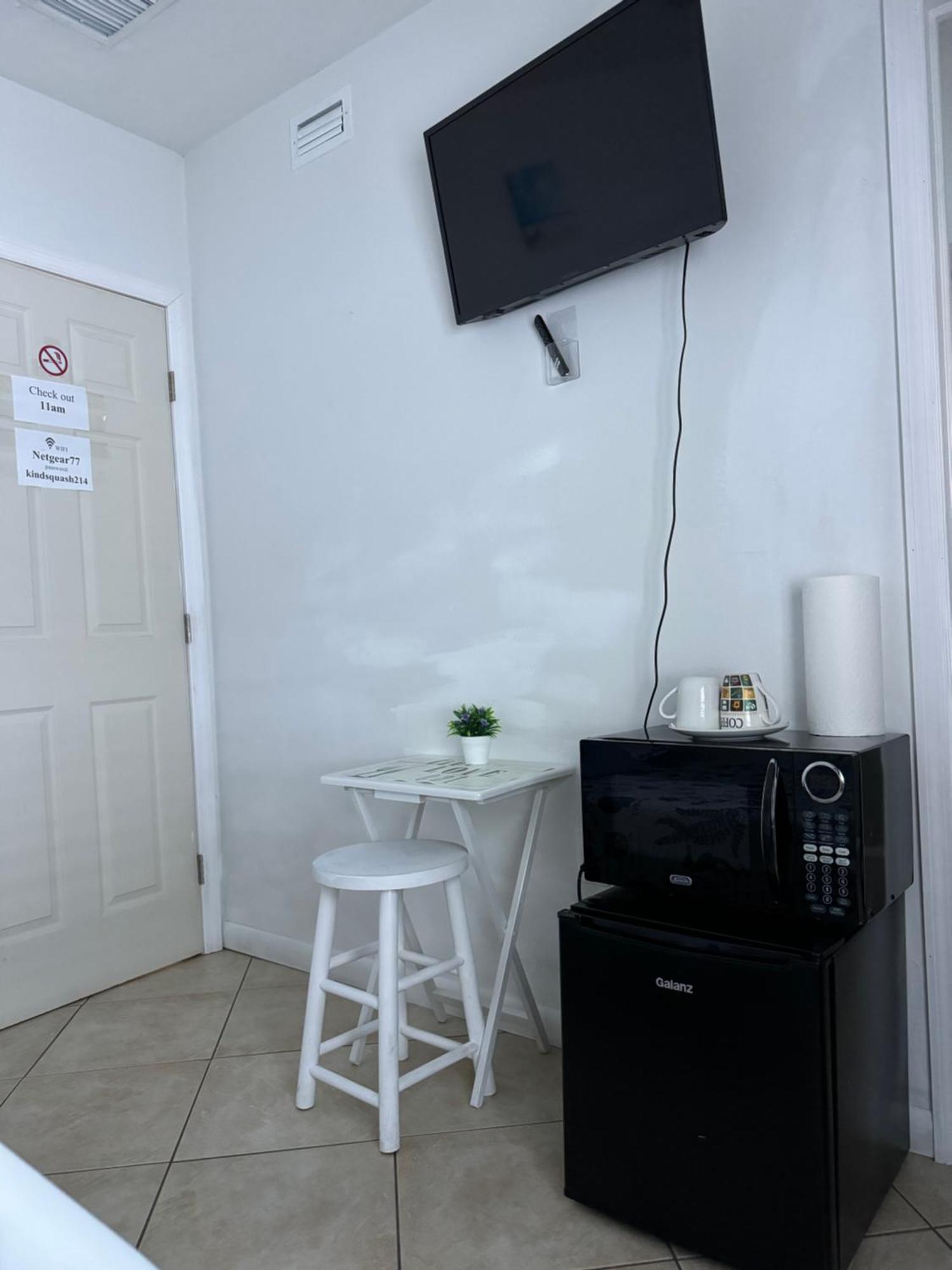 B5 Best Value On Private Bedroom With Private Bathroom In Little Havana, Маями Екстериор снимка