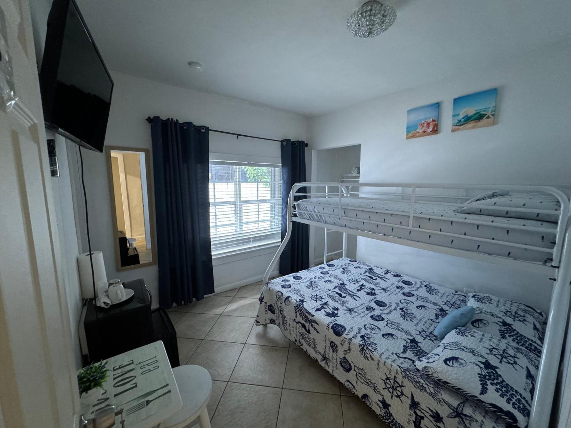B5 Best Value On Private Bedroom With Private Bathroom In Little Havana, Маями Екстериор снимка