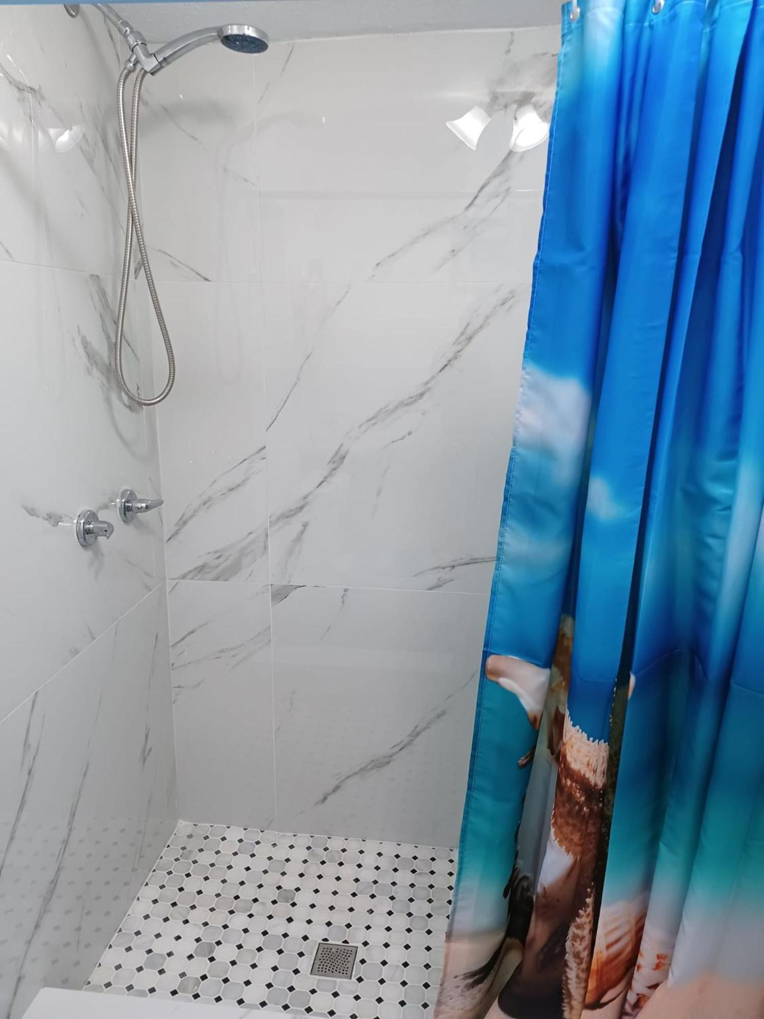 B5 Best Value On Private Bedroom With Private Bathroom In Little Havana, Маями Екстериор снимка